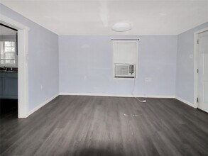 6611 Jensen St in Hitchcock, TX - Building Photo - Building Photo