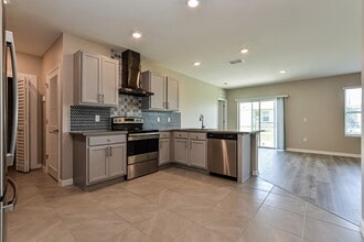 3614 Scarlet Oak Dr in St. Cloud, FL - Foto de edificio - Building Photo