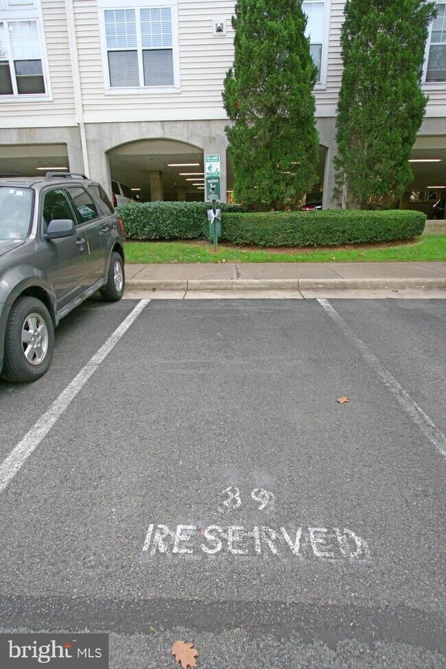 3851 Aristotle Ct-Unit -1-205 in Fairfax, VA - Building Photo - Building Photo