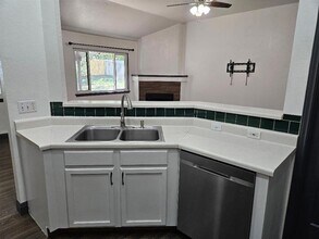 214 Maple Ln in Elgin, TX - Building Photo - Building Photo