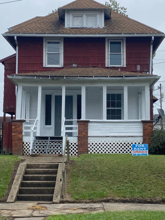 1016 Smith Ave SW in Canton, OH - Building Photo