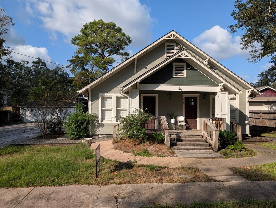 510 W Lang St in Alvin, TX - Building Photo