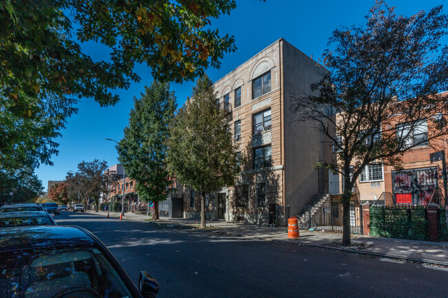 559 Kosciuszko St in Brooklyn, NY - Foto de edificio - Building Photo