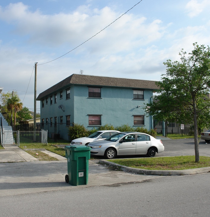 7311 NW 37th St in Hollywood, FL - Foto de edificio