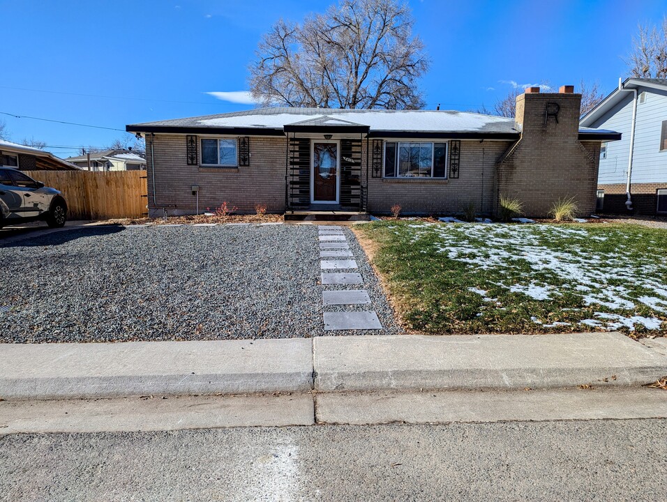 8413 Chase St in Arvada, CO - Foto de edificio