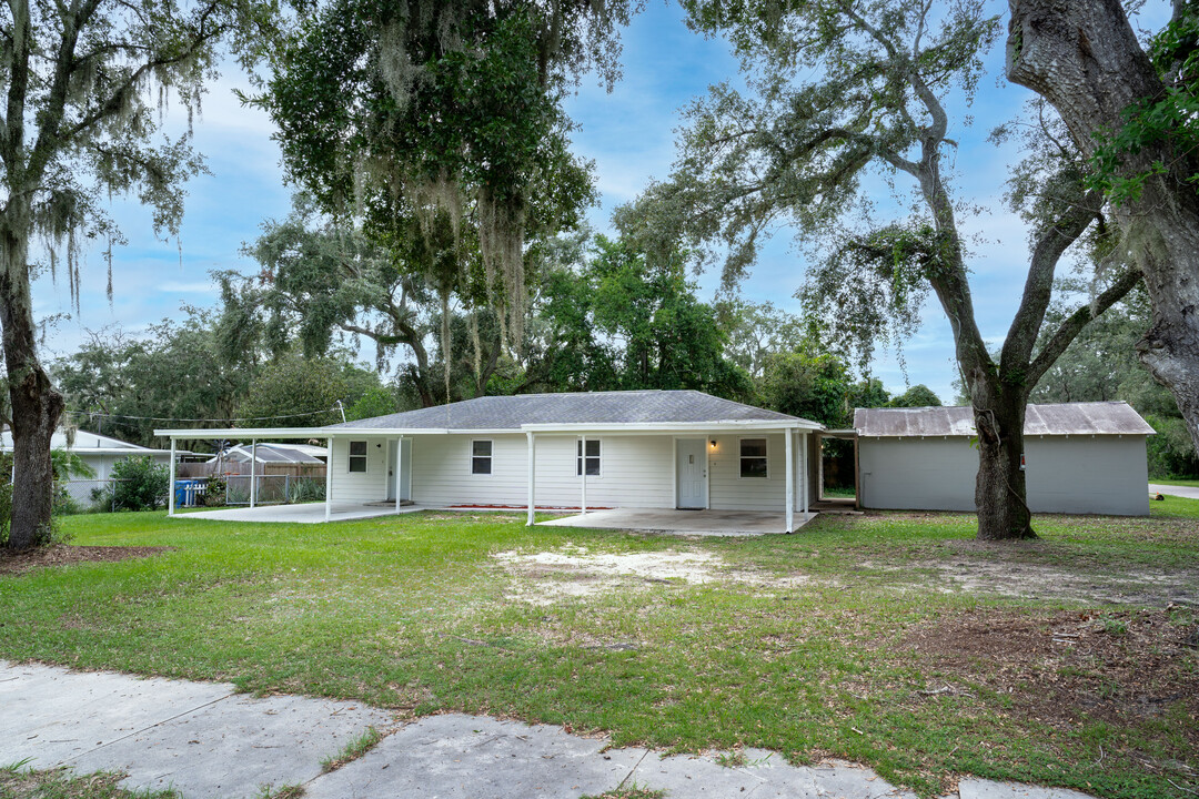 3916 broad st in Seffner, FL - Building Photo