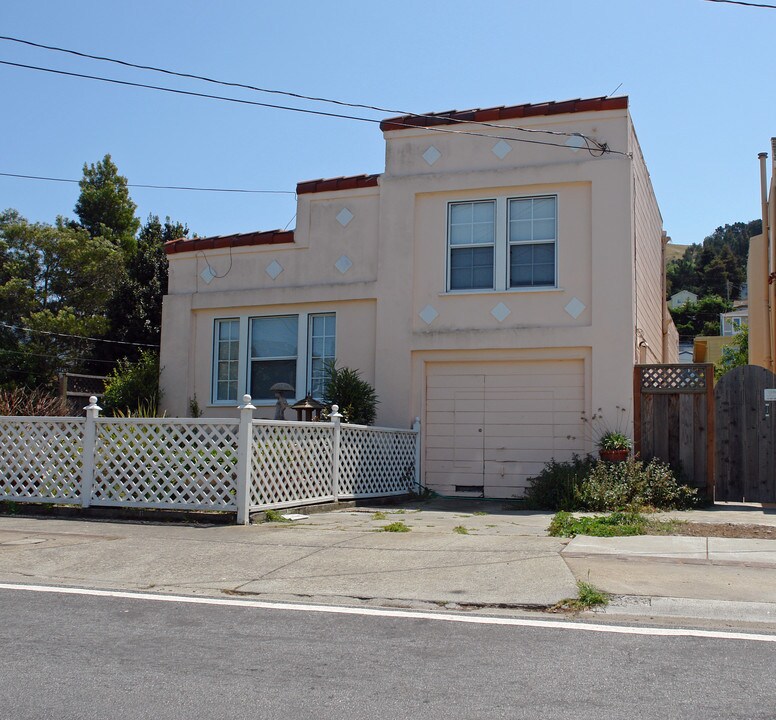 265 Mendocino St in Brisbane, CA - Building Photo