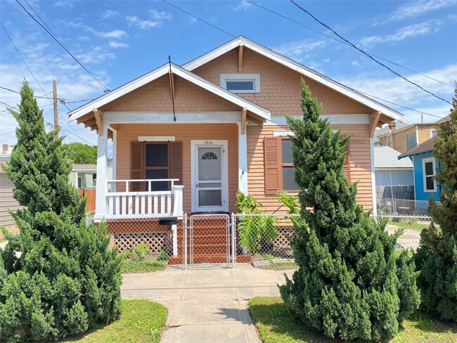 property at 1916 26th St