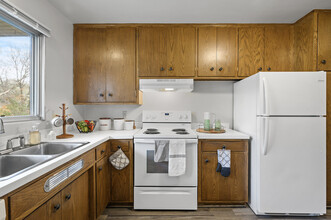 Imperial Heights Apartments in West St. Paul, MN - Building Photo - Building Photo