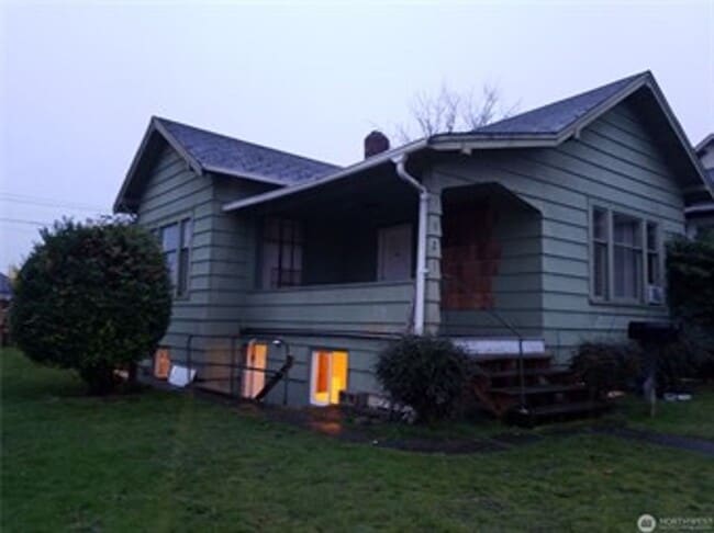 property at 1027 5th St