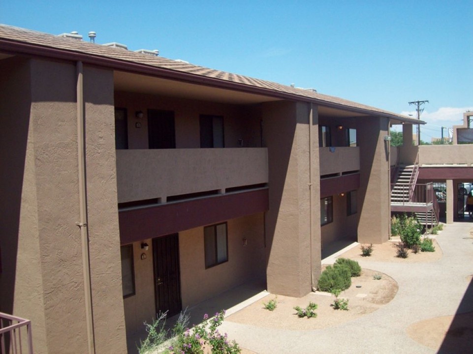 Candelaria Gardens in Albuquerque, NM - Foto de edificio