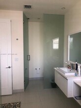 6316 NW 105th Pl in Doral, FL - Building Photo - Building Photo