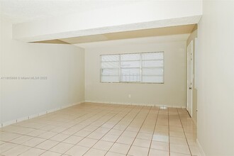 16975 NE 21st Ave in North Miami Beach, FL - Building Photo - Building Photo