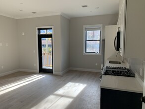 163 Everett St, Unit #203 in Boston, MA - Building Photo - Building Photo