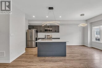 124 Compass Trail in Cambridge, ON - Building Photo - Building Photo