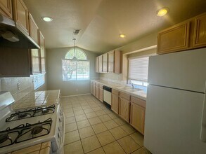 7397 Winterpine Ave in Las Vegas, NV - Foto de edificio - Building Photo