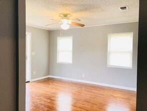 1301 Greenbrier Dr in River Oaks, TX - Building Photo - Building Photo