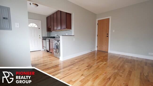 2750 N Mildred Ave, Unit 1 in Chicago, IL - Foto de edificio - Building Photo