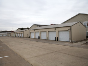 Prairie Creek Apartments in Washington, IL - Building Photo - Building Photo