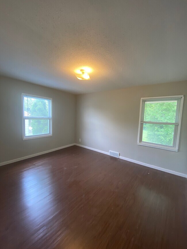 9533 Charlotte St-Unit -1 in Kansas City, MO - Foto de edificio - Building Photo