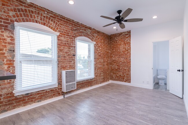 Newly Remodeled Units with Brick Exposure in Los Angeles, CA - Building Photo - Building Photo