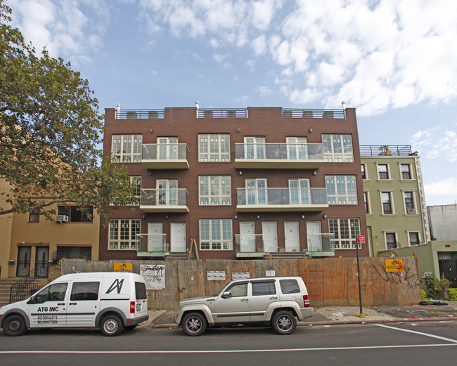 817-819 De Kalb Ave in Brooklyn, NY - Building Photo - Building Photo