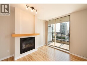 989 Richards St in Vancouver, BC - Building Photo - Building Photo