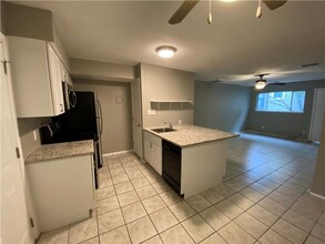 2413 Leon St in Austin, TX - Foto de edificio - Building Photo