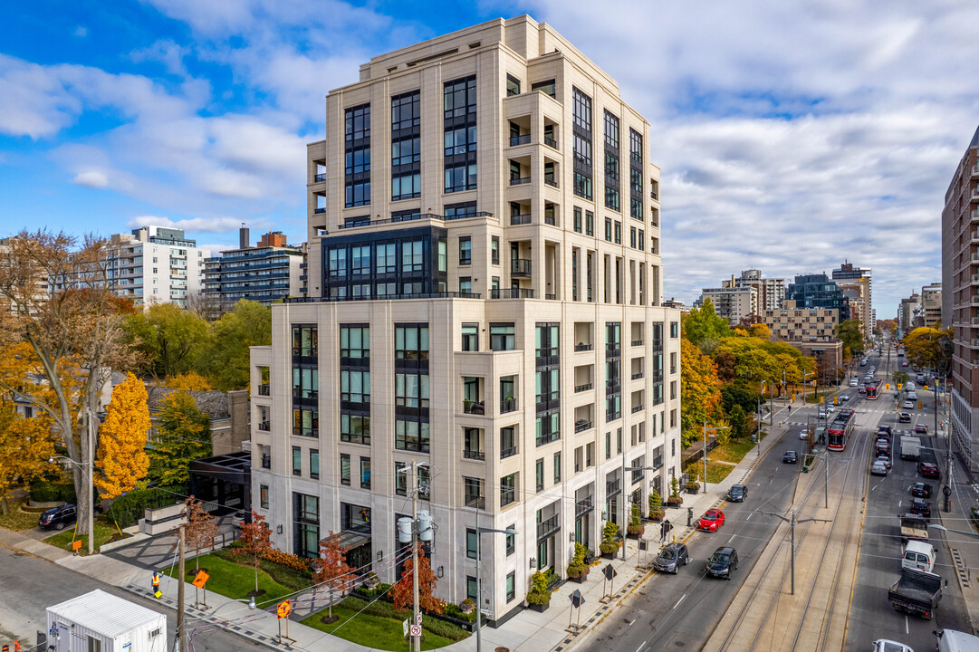 One Forest Hill in Toronto, ON - Building Photo