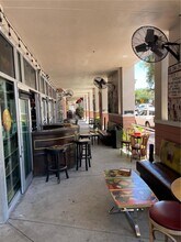 1475 SW 8th St, Unit #403 in Miami, FL - Foto de edificio - Building Photo