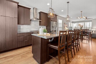 324 Uptown W Dr in Charlotte, NC - Building Photo - Building Photo