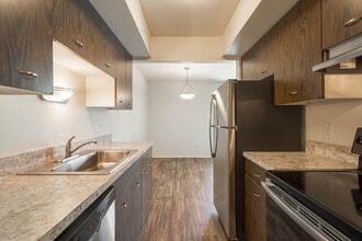 Knottingham Apartments in Clinton Township, MI - Foto de edificio - Building Photo