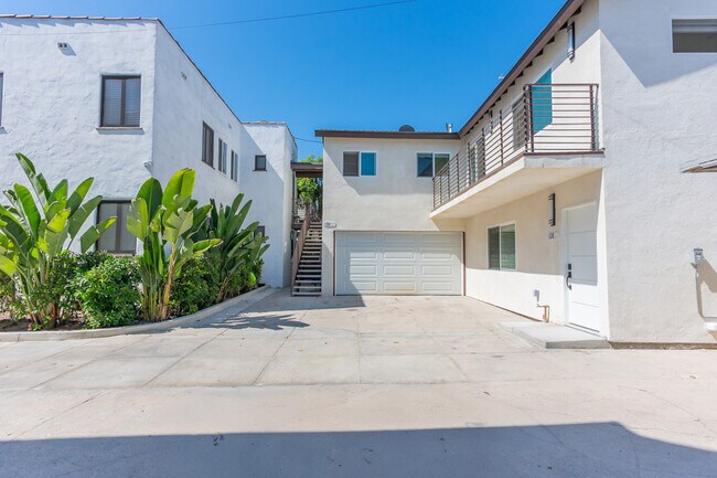 130 S Harper Ave, Unit 130 S Harper Ave 1-2 in Los Angeles, CA - Foto de edificio - Building Photo