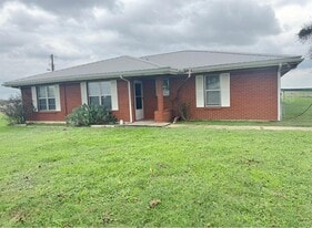 110 Marek Rd in Elgin, TX - Building Photo