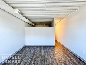 911 W Dakin St, Unit 1 in Chicago, IL - Building Photo - Building Photo