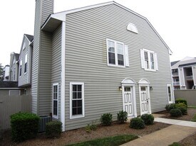 131 Castilian Dr in Virginia Beach, VA - Building Photo