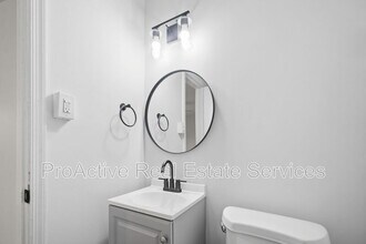 2065 E Ocean View Ave in Norfolk, VA - Building Photo - Building Photo