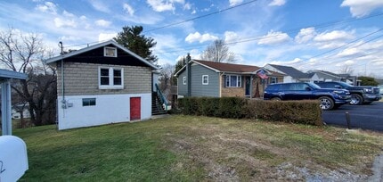 102 Lauren Ave in Beckley, WV - Building Photo - Building Photo