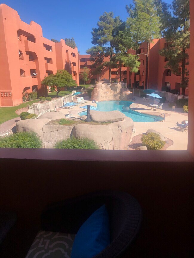 4303 E Cactus Rd, Unit 205 in Phoenix, AZ - Building Photo - Building Photo