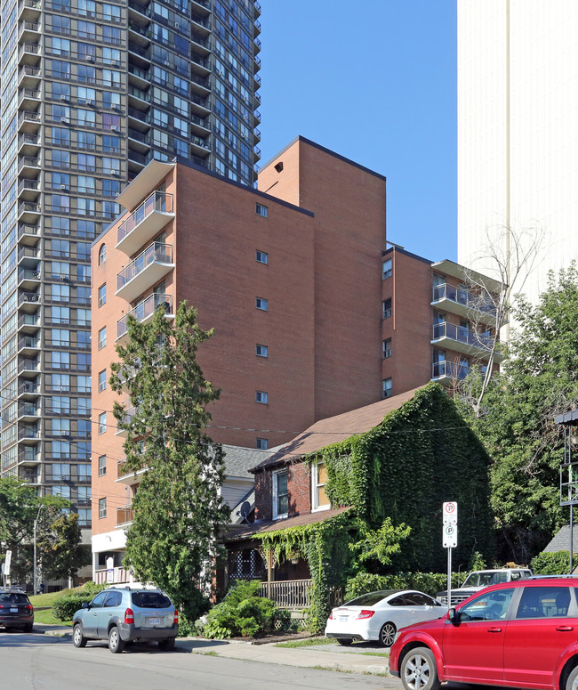 Charwal Apartments in Hamilton, ON - Building Photo - Building Photo