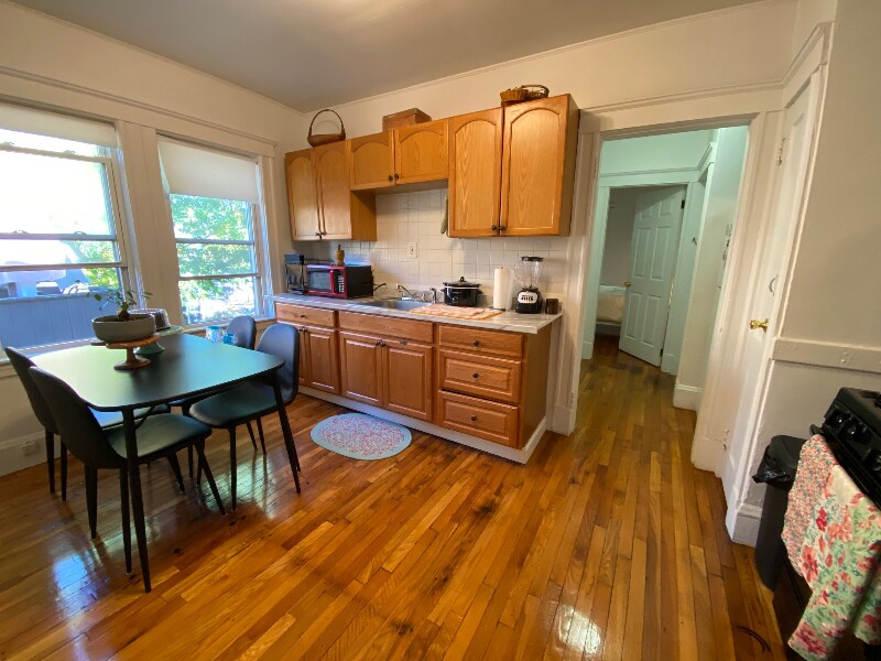 524 Hyde Park Ave in Boston, MA - Building Photo