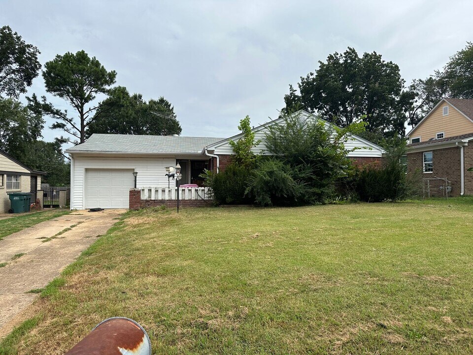 1436 Whitworth Cove in Southaven, MS - Building Photo