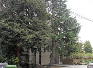 570 Mira Vista Ave in Oakland, CA - Building Photo - Building Photo