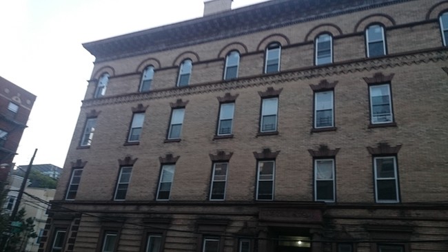 965 College Ave in Bronx, NY - Foto de edificio - Building Photo