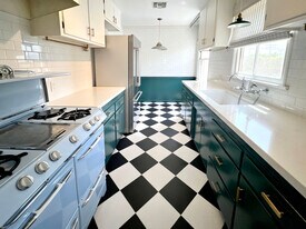 1327 N Central Ave, Unit #F in Glendale, CA - Building Photo