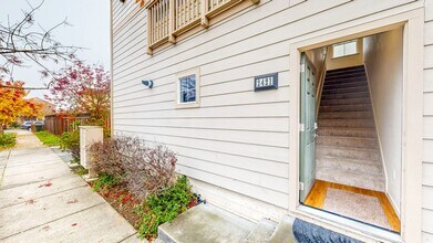 2421 N Village Dr in Santa Rosa, CA - Building Photo - Building Photo