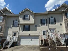 6438 Lindsey Ln in Export, PA - Building Photo