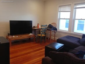 47 Bowdoin St, Unit 2A in Medford, MA - Foto de edificio - Building Photo