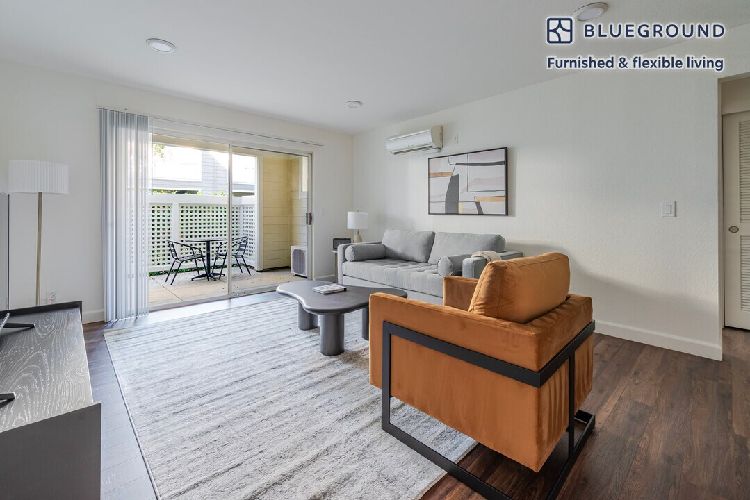 900 Pepper Tree Ln in Santa Clara, CA - Building Photo