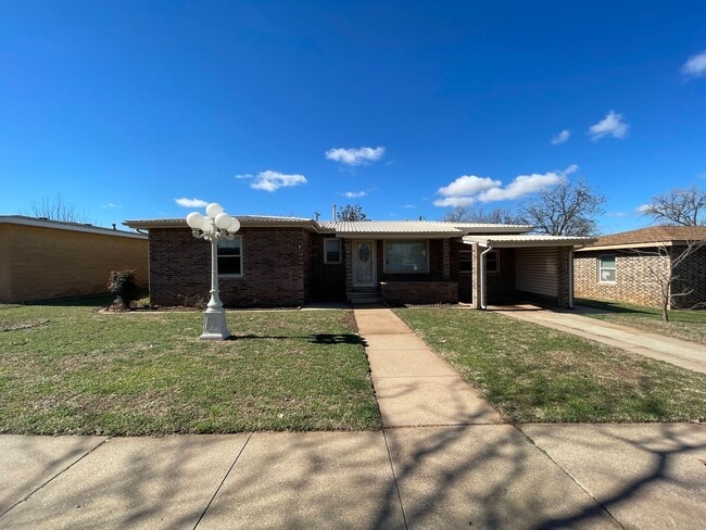 property at 3105 Hill Ave